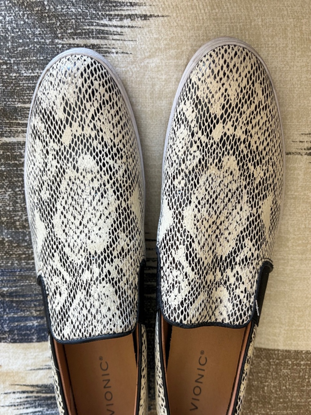 Vionic Size 10 Animal Print Slip Ons